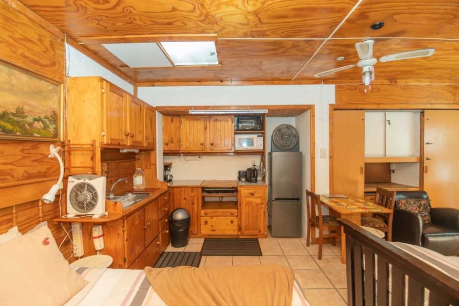 6 Bedroom Property for Sale in Bluewater Bay Eastern Cape